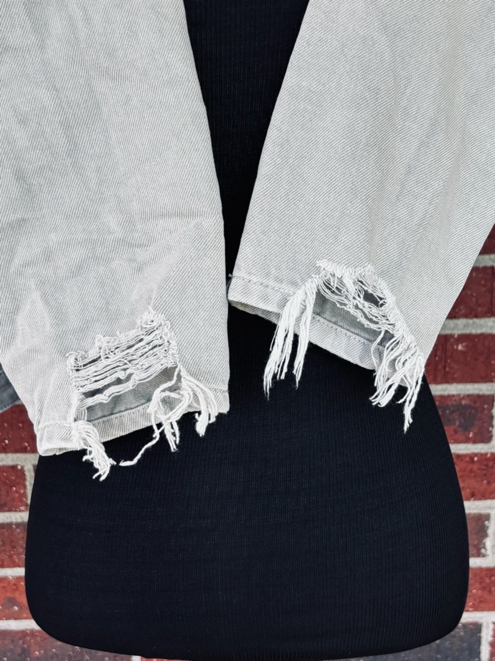 American Eagle Distressed Grey Ripped Distressed Boyfriend Jeans Size 0 AE - Picture 5 of 5
